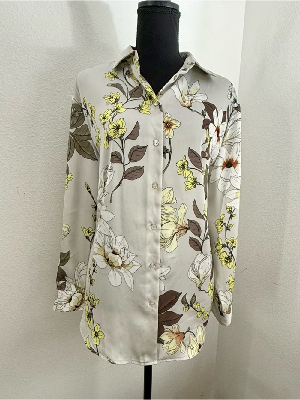 T Tahari Floral Button-Up Blouse with Yellow and Green Accents (Size M) NWT